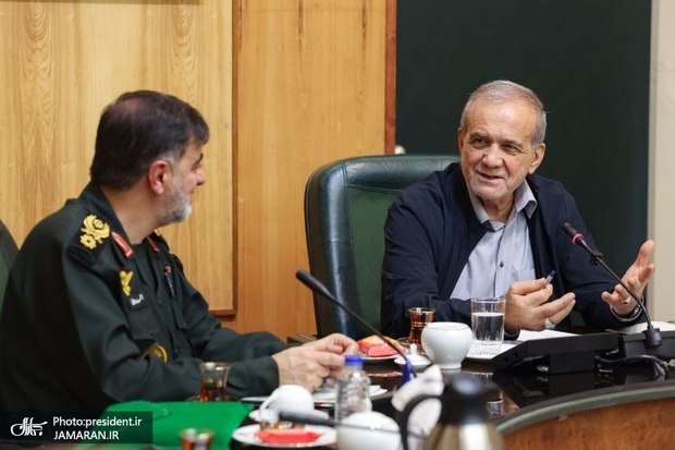 حضور پزشکیان در ستاد فراجا و جمع فرماندهان ارشد انتظامی + عکس