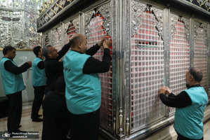 غباروبی ضریح مطهر حضرت عبدالعظیم حسنی (ع) و امام زاده حمزه (ع)