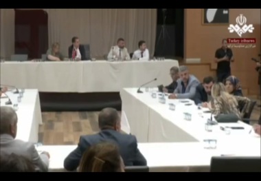 ببینید/ حمله به جلسه شورای شهر با لنگه کفش در شیله ترکیه