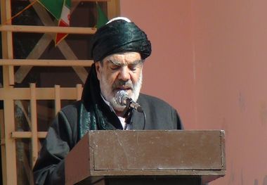 امام جمعه سروآباد: تخسیر لانه جاسوسی هیبت پوشالی آمریکا را شکست