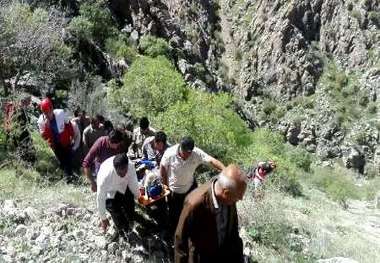نجات جان کوهنورد کامیارانی توسط امدادگران جمعیت هلال احمر