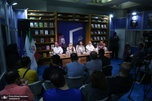 مراسم رونمایی کتاب در معیت پرزیدنت