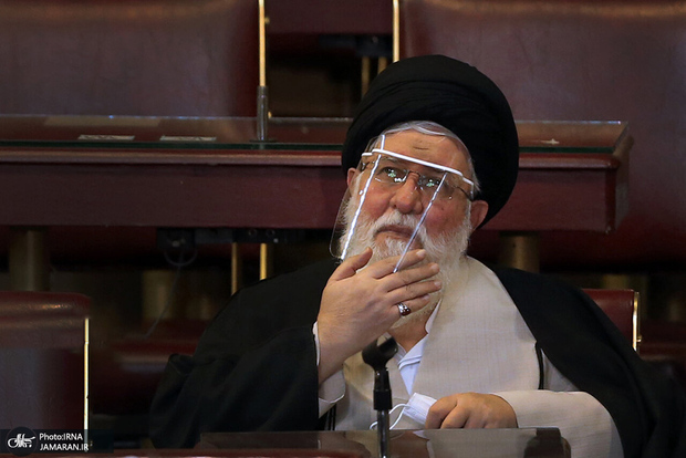 انتقاد شدید علم الهدی از مخالفان واکسیناسیون کرونا