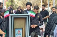 حضور سید علی خمینی بر مزار شهدای اقتدار (5)