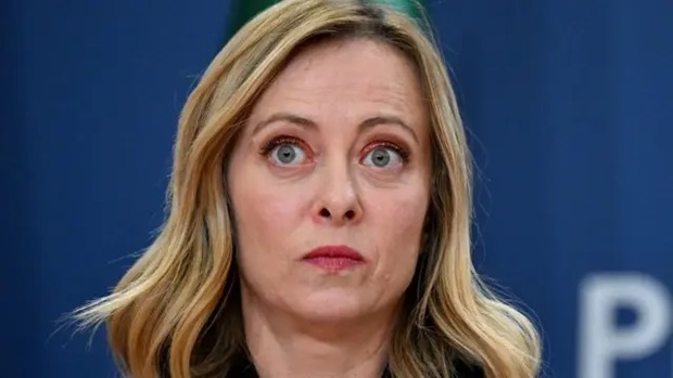 رفتار غیرعادی نخست وزیر ایتالیا سوژه شد + فیلم