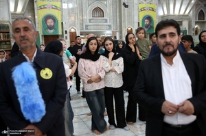 ادای احترام مهمانان خارجی کنفرانس وحدت اسلامی به مقام شامخ حضرت امام خمینی (س)