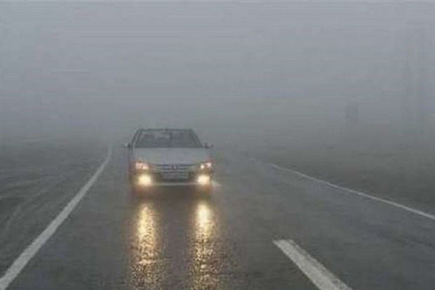 برف و باران سطح جاده های کوهستانی زنجان را لغزنده کرده است