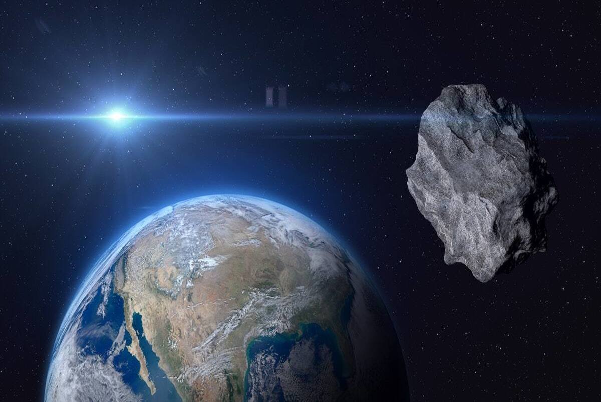 عبور سیارکی با فاصله اندک از کنار سیاره زمین
