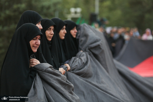 مراسم اهتزاز بزرگترين پرچم عزاداری در تهران