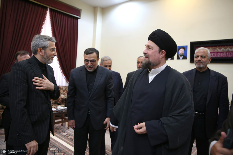 دیدار سرپرست و کارکنان وزارت خارجه باسید حسن خمینی در حرم مطهر امام خمینی (س)