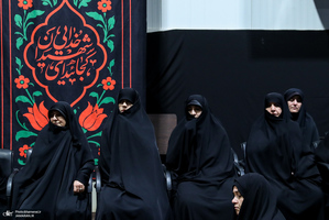 اولین شب مراسم عزاداری ماه محرم در جوار محل عروج ملکوتی قائد شهید انقلاب