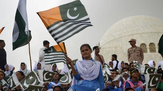 در سایه تنش میان هند و پاکستان،عمران خان وارد کشمیر شد