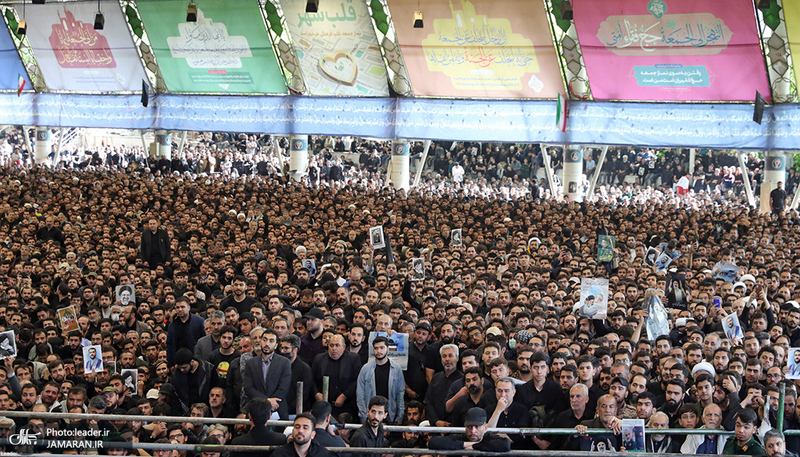 اقامه نماز رهبر معظم انقلاب بر پیکر رئیس جمهوری و یارانش