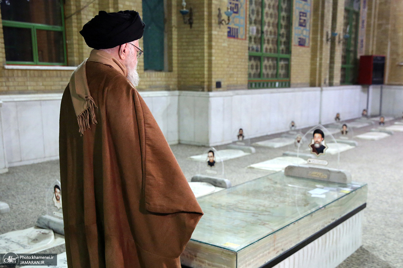 حضور رهبر معظم انقلاب در حرم مطهر حضرت امام خمینی