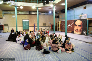 بازدید جمعی از دانش آموزان از بیت امام خمینی (س) در جماران