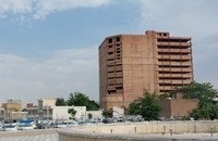 پارکینگ طبقاتی که حریم منظری مسجد جامع را نقض کرده است