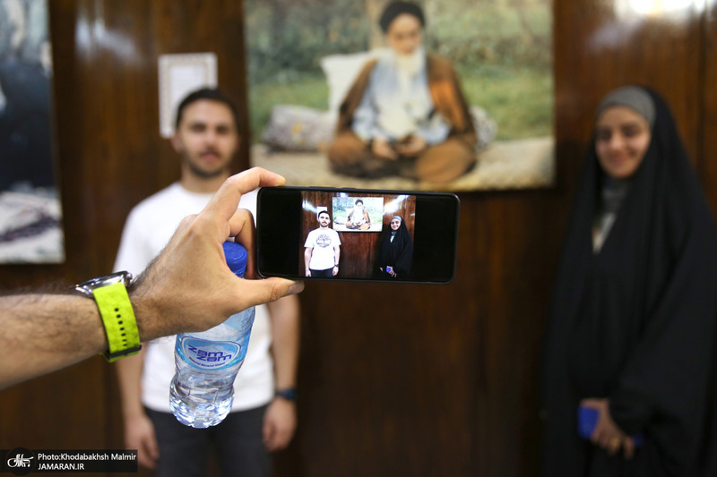 بازدید جمعی از گردشگران کویتی از بیت امام خمینی (س) در جماران