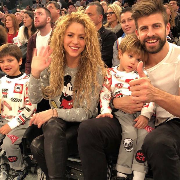 پیکه و همسرش نظاره‌گر دیدار NBA + عکس
