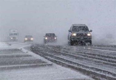 امدادرسانی راهداران آذربایجان‌شرقی به ۶۳ خودرو گرفتار در برف