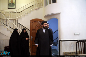 دیدار سید علی خمینی با خانواده شهیدان مهدی زین الدین و محمد جواد دل آذر