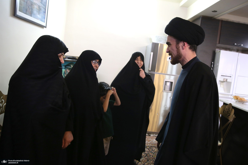 حضور آیت الله سید حسن خمینی در منزل شهید سرلشگر سید عبدالرحیم موسوی
