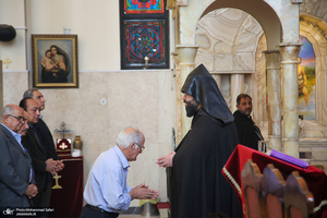 مراسم بزرگداشت امام خمینی (س) در کلیسای «سرکیس مقدس»