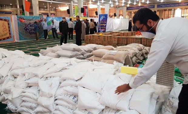 بیش از هزار بسته مواد غذایی و بهداشتی در بافق توزیع شد