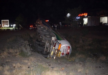 واژگونی یک دستگاه تانکر تریلر گاز مایع در نیشابور