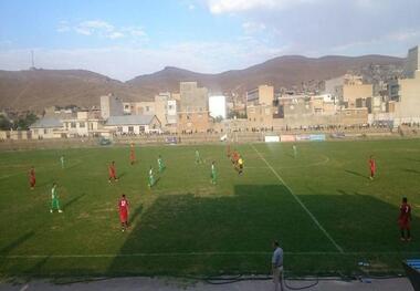 جدال صدرنشینان لیگ برتر فوتبال آذربایجان غربی در مهاباد برنده نداشت