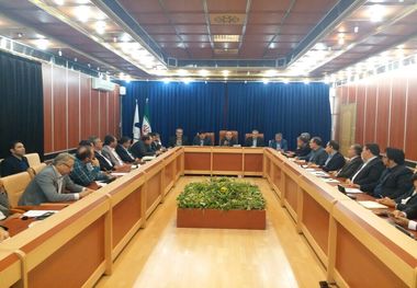 استاندار: تنگ نظری از عوامل و موانع توسعه نیافتگی ایلام است