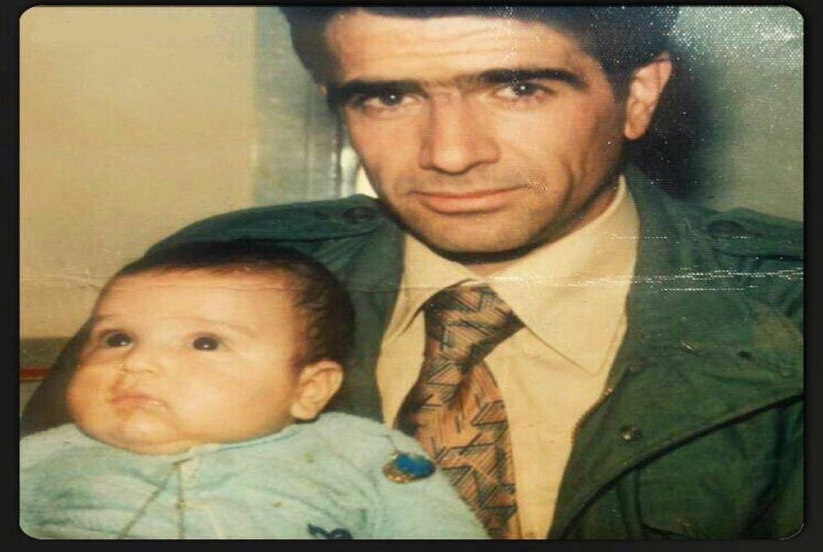 عکسی قدیمی از محمدرضا شجریان و نوزادی حافظ ناظری