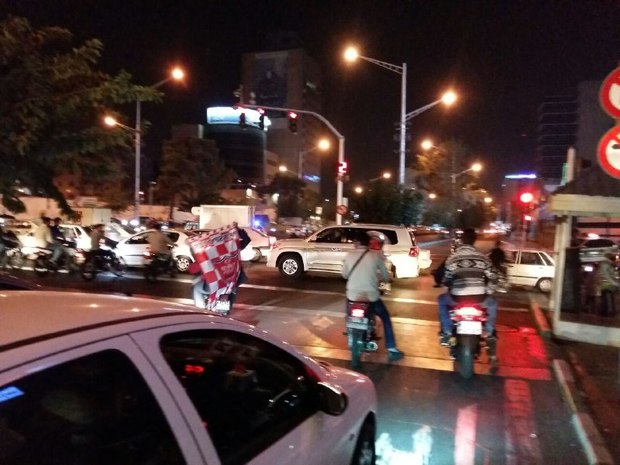 خوشحالی تماشاگران پرسپولیس  ترافیک شدید در خیابان های منتهی به ورزشگاه آزادی