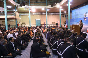 دیدار وزیر و جمعی از کارکنان وزارت راه و شهرسازی با سید حسن خمینی