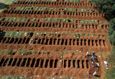 تصاویری از آماده سازی هزاران قبر در شیلی با افزایش شمار فوتی‌های کرونا