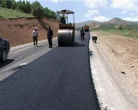 فرماندار: افزایش سطح آسفالت راه های روستایی چالدران ضروری است