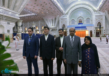 ادای احترام وزیر خارجه سریلانکا نسبت به حضرت امام(س)