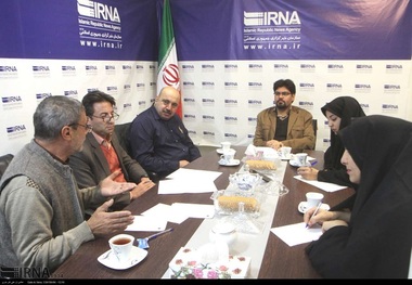 میزگرد راهکارهای رونق صنایع دستی در ایرنا سمنان برگزار شد