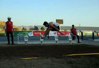 ورزشکار پرش ارتفاع گلستان برای رقابت های نوجوانان آسیا آماده می شود