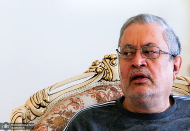 سعید حجاریان: ترامپ در عرصه خارجی با پیمان‌شکنی و تضعیف نهادهای بین‌المللی، و در داخل با تعمیق نابرابری طبقاتی، به‌نوعی «رژیم‌چنج» کرده/ هرچند تحقق کامل سلطانیسم در آمریکا ممکن نیست، اما خطر بازآرایی قدرت در قالبی شبه‌امارتی وجود دارد که خطرناک است