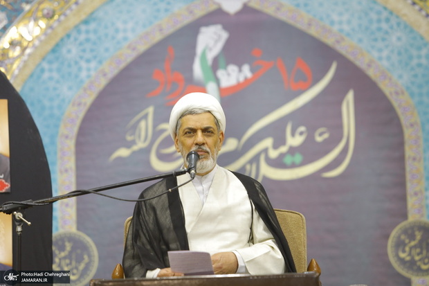 انتقاد رفیعی از ضبط برنامه تلویزیونی یکی از روحانیون در کنار قبر بایزید بسطامی