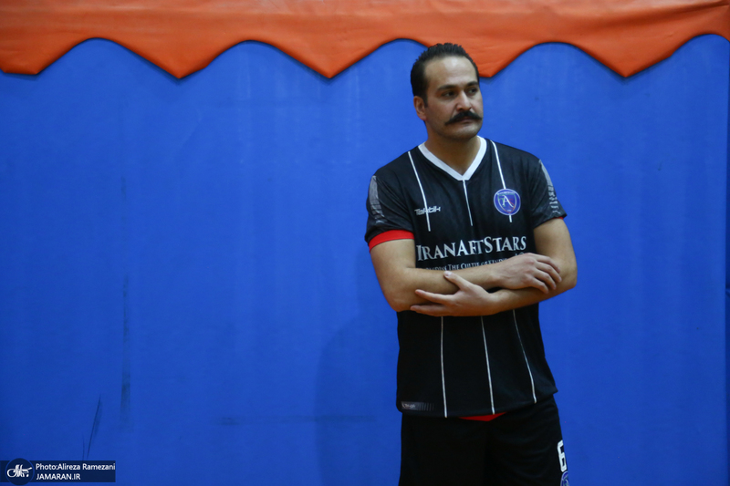 مسابقه فوتسال خیریه بین تیم هنرمندان و منتخب بنیاد حضرت زینب (س)