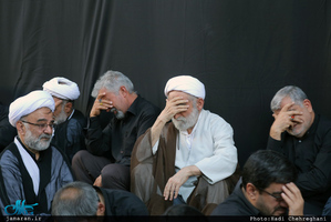 پیاده روی آیت الله العظمی وحید خراسانی به سمت حرم حضرت معصومه(س)