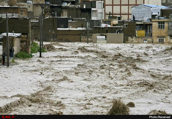 نگذاریم بحران ما را مدیریت کند  پیش‌بینی ادامه بارندگی‌ها تا خرداد ماه  آب درحال نزدیک شدن به باند فرودگاه سنندج است  ۶ سد کردستان سرریز شد