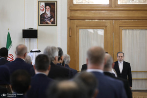 نشست وزیر امور خارجه با سفرا و کارداران و روسای نمایندگی های خارجی و بین‌المللی مقیم تهران