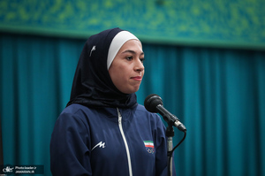 دیدار هزاران نفر از زنان و دختران با رهبر معظم انقلاب