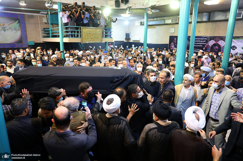 مراسم وداع با پیکر حجت الاسلام و المسلمین سید محمود دعایی در حسینیه جماران -3