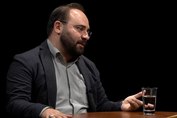 امید محدث، کارشناس مسائل سیاسی: مساله اصلی دولت امروز کمبود اختیار نیست، کیفیت استفاده از اختیار است/ دولت باید از مدیریت واکنشی به سمت مدیریت پیش‌دستانه بحران حرکت کند/ «مقاومت می‌کنیم» و «به آمریکا اعتماد نداریم»، برنامه اقتصادی نیستند