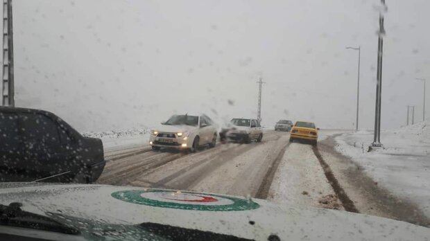 کولاک شدید جاده های زنجان را فرا گرفته است