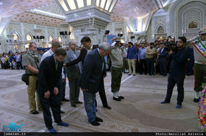 ادای احترام نایب رئیس مجلس جمهوری چک نسبت به مقام شامخ حضرت امام(س) 