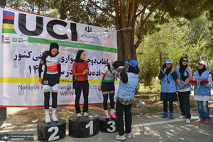 مسابقات  دوچرخه سواری قهرمانی کشور جاده بانوان در حرم مطهر امام خمینی(س)